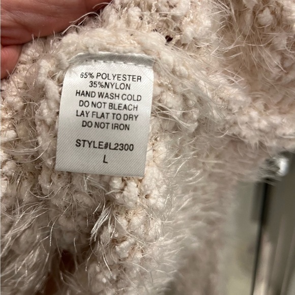 By Together Cream Soft & Cozy Furry Hooded Sweater V-Neck Sz L - Picture 7 of 9